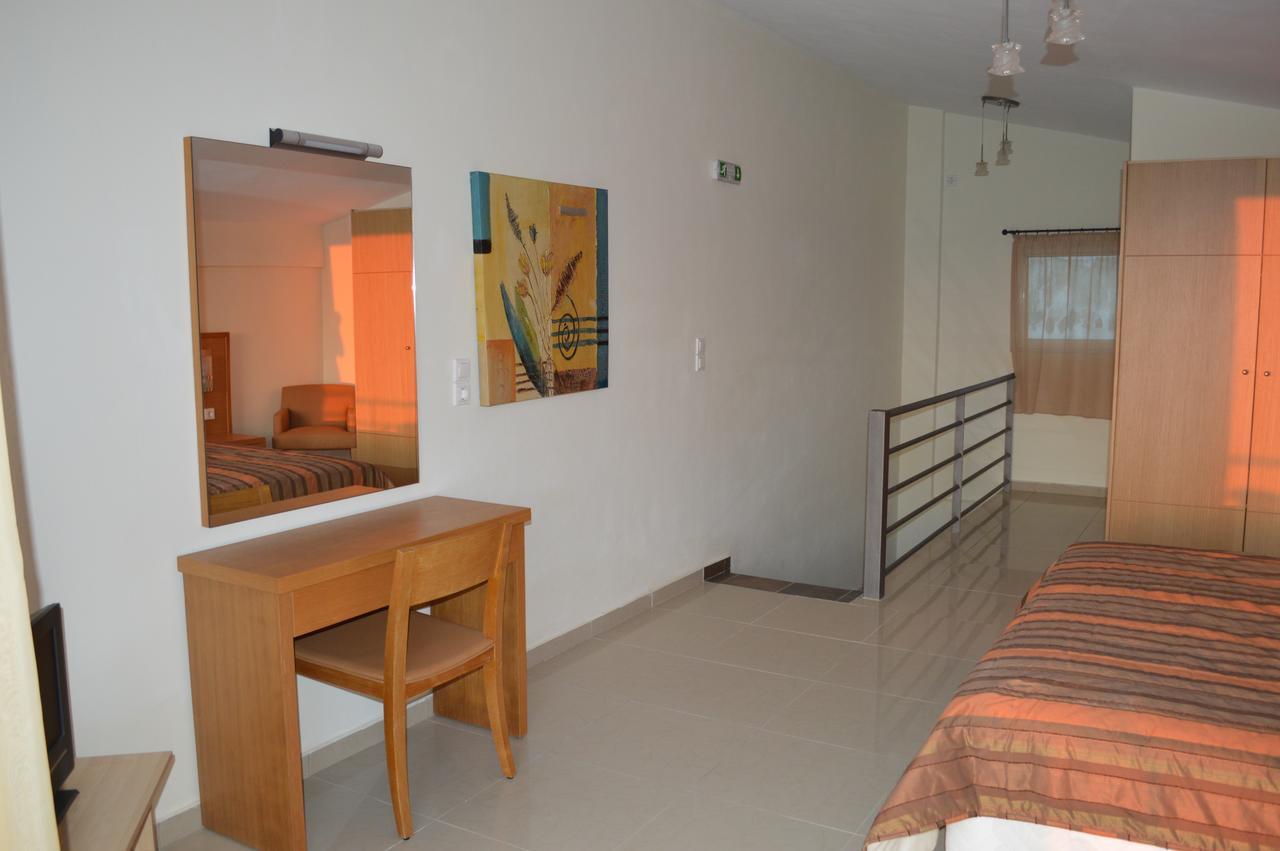 Alex House Aparthotel Zacharo Exterior photo